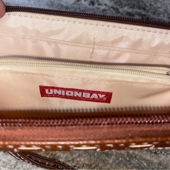UNIONBAY Cream and Brown Zip Wristlet Wallet (13) - Picture 4 of 9